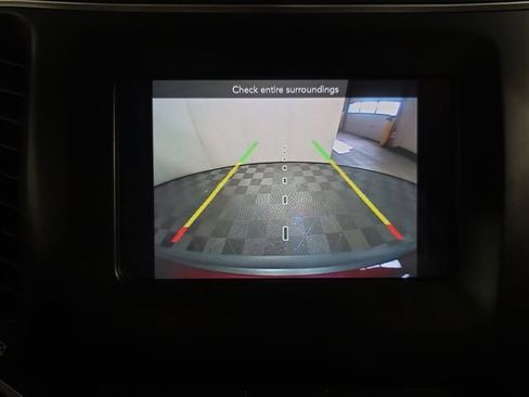 Used 2019 Jeep Cherokee Latitude w/ Popular Appearance Group image 15