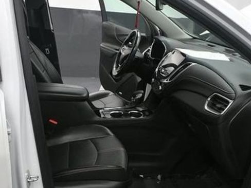 Used 2022 Chevrolet Equinox Premier AWD/4WD image 16