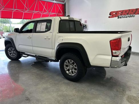 Used 2017 Toyota Tacoma SR5 w/ Tow Package RWD image 6