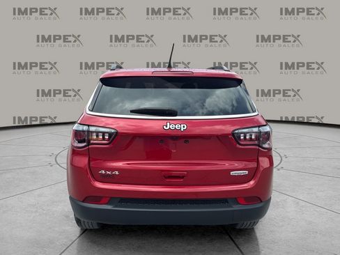 Used 2025 Jeep Compass Latitude AWD/4WD image 4