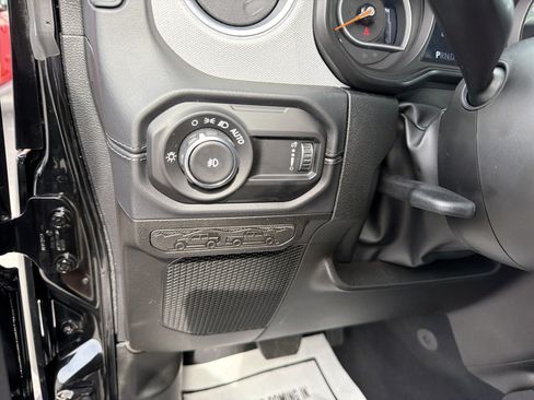 Used 2026 Jeep Wrangler Unlimited Sahara AWD/4WD image 17