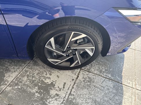 Used 2025 Hyundai Elantra SEL FWD image 12