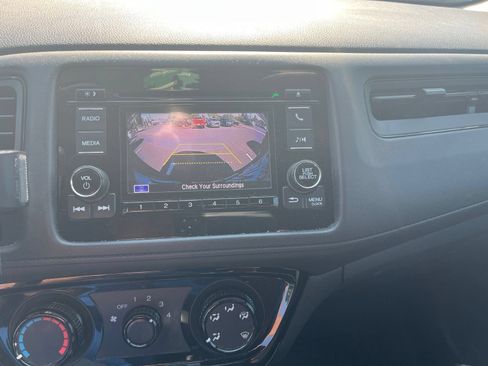 Used 2022 Honda HR-V LX image 9