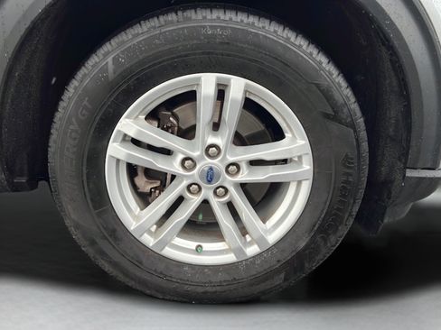 Used 2023 Ford Explorer XLT w/ Equipment Group 202A AWD/4WD image 23
