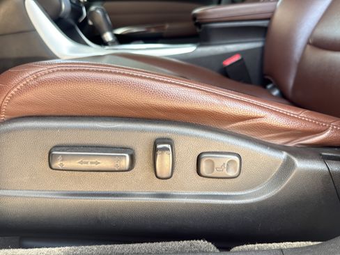 Used 2017 Acura TLX FWD image 10