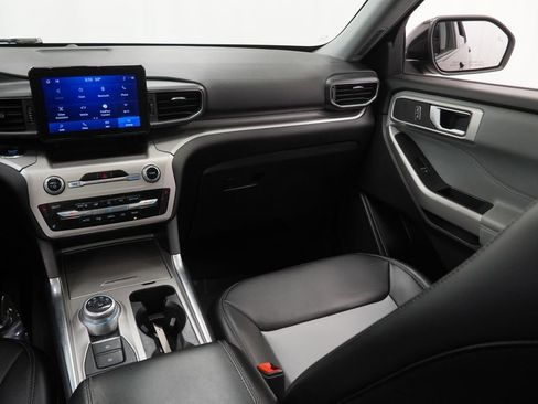 Used 2022 Ford Explorer XLT w/ Equipment Group 202A image 33