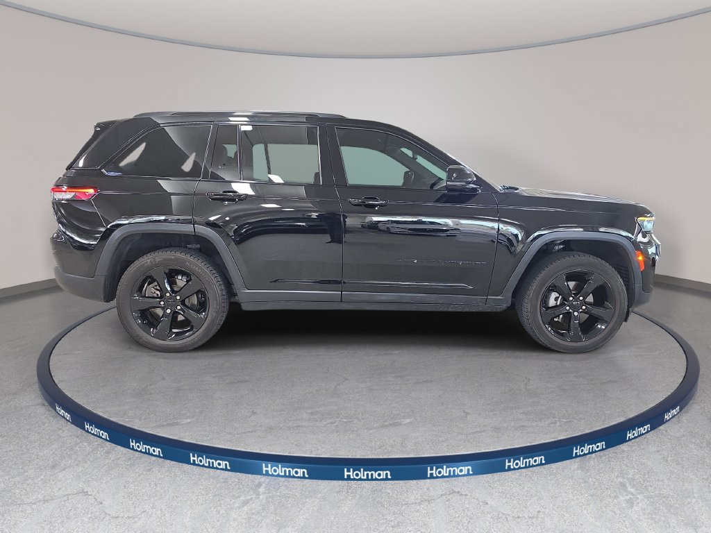Used 2024 Jeep Grand Cherokee Altitude AWD/4WD image 6