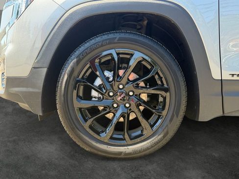 Used 2024 GMC Terrain SLE w/ Driver Convenience Package AWD/4WD image 4