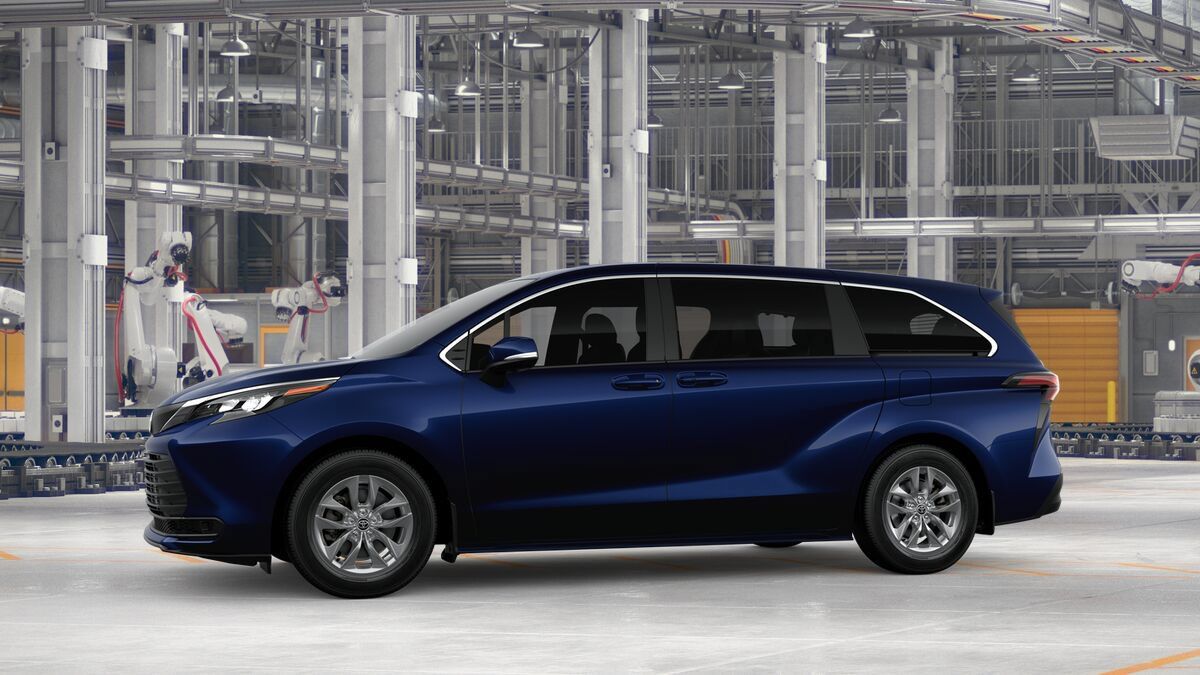 New 2026 Toyota Sienna LE AWD/4WD image 3