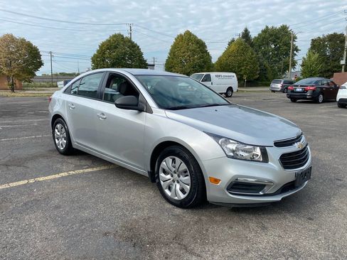 Used 2016 Chevrolet Cruze LS image 2