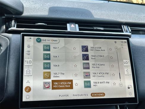 Certified 2025 Land Rover Range Rover Velar Dynamic SE image 22