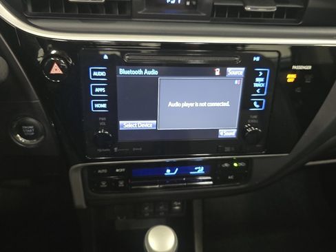 Used 2017 Toyota Corolla XLE image 26