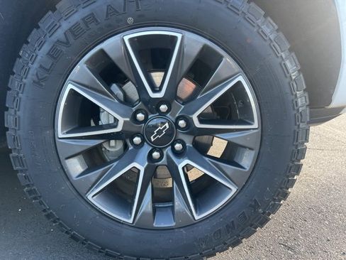 Used 2021 Chevrolet Suburban Z71 w/ Luxury Package image 4