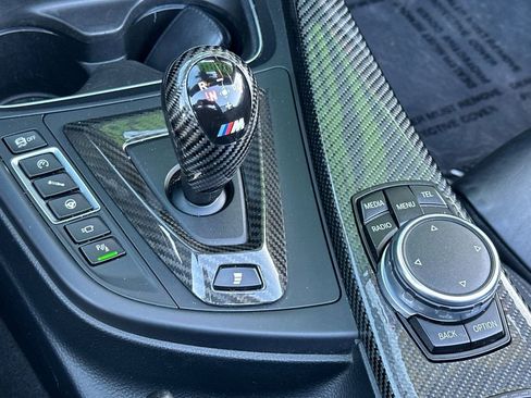 Used 2016 BMW M4 Convertible image 21