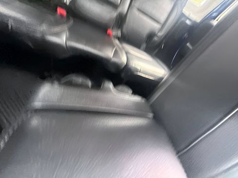 Used 2018 Jeep Wrangler Unlimited Sahara w/ Dual Top Group AWD/4WD image 8