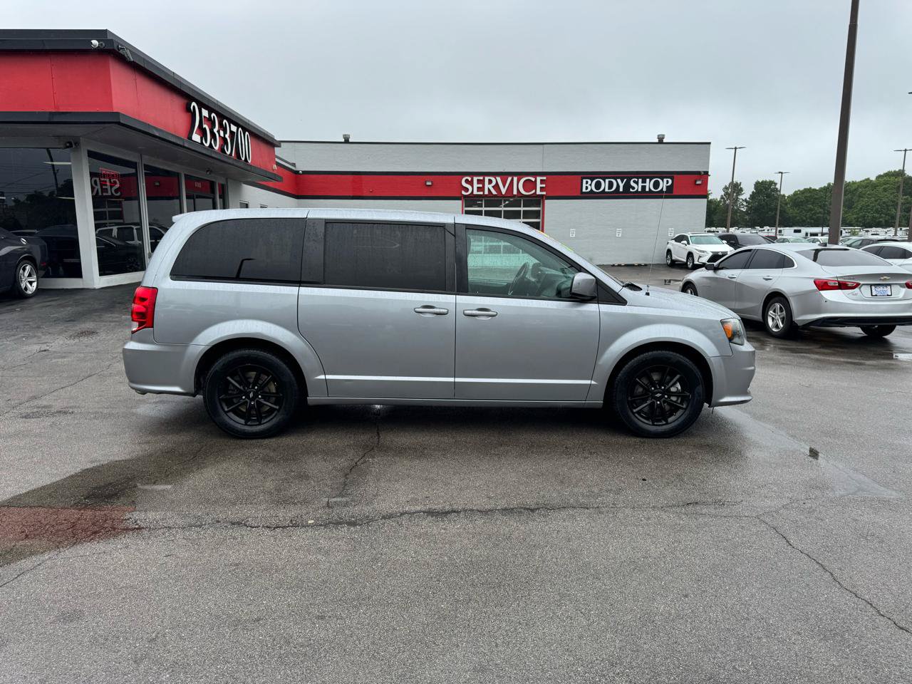 Used 2019 Dodge Grand Caravan GT FWD image 2