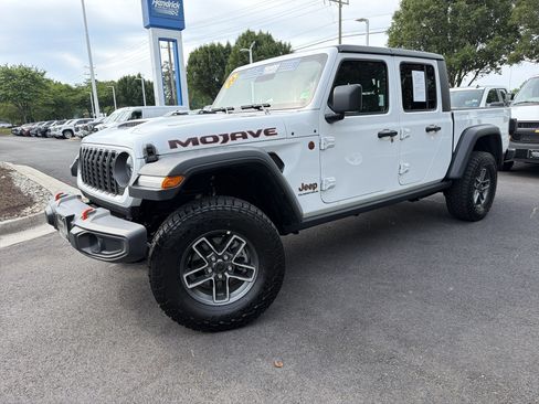 Used 2026 Jeep Gladiator Mojave AWD/4WD image 5