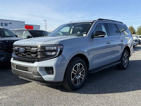 New 2025 Ford Expedition Active image 9