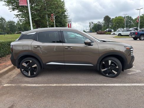 Used 2025 Nissan Kicks SR FWD image 7