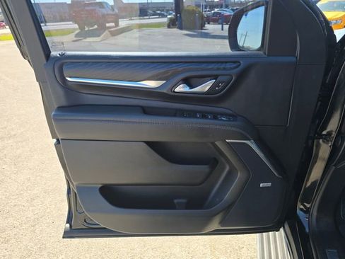 Used 2022 GMC Yukon Denali w/ Denali Premium Package image 12