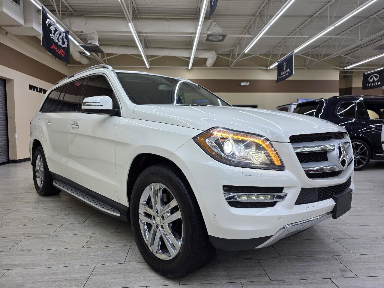 Used 2016 Mercedes-Benz GL 450 4MATIC w/ Premium I Package image 4