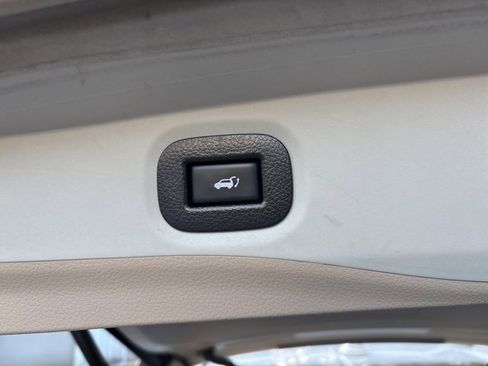 Used 2020 Nissan Rogue SV w/ Premium Package image 26