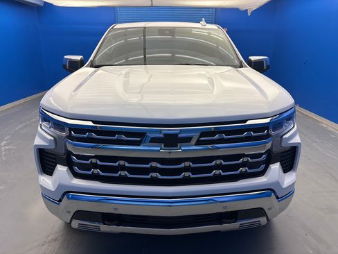 Used 2025 Chevrolet Silverado 1500 LTZ AWD/4WD image 3