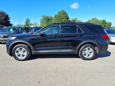 Used 2023 Ford Explorer XLT w/ Equipment Group 202A AWD/4WD image 2