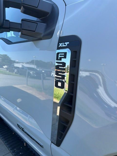 Used 2026 Ford F250 XLT AWD/4WD image 4