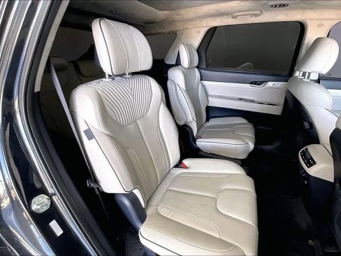 Used 2023 Hyundai Palisade Calligraphy image 33