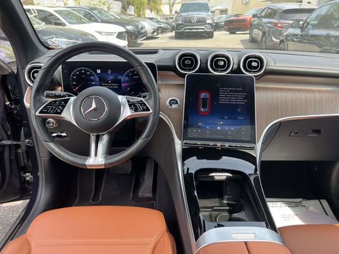 Used 2023 Mercedes-Benz GLC 300 4MATIC w/ Pinnacle Trim Package image 11