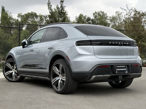 Used 2025 Porsche Macan 4S Electric image 3