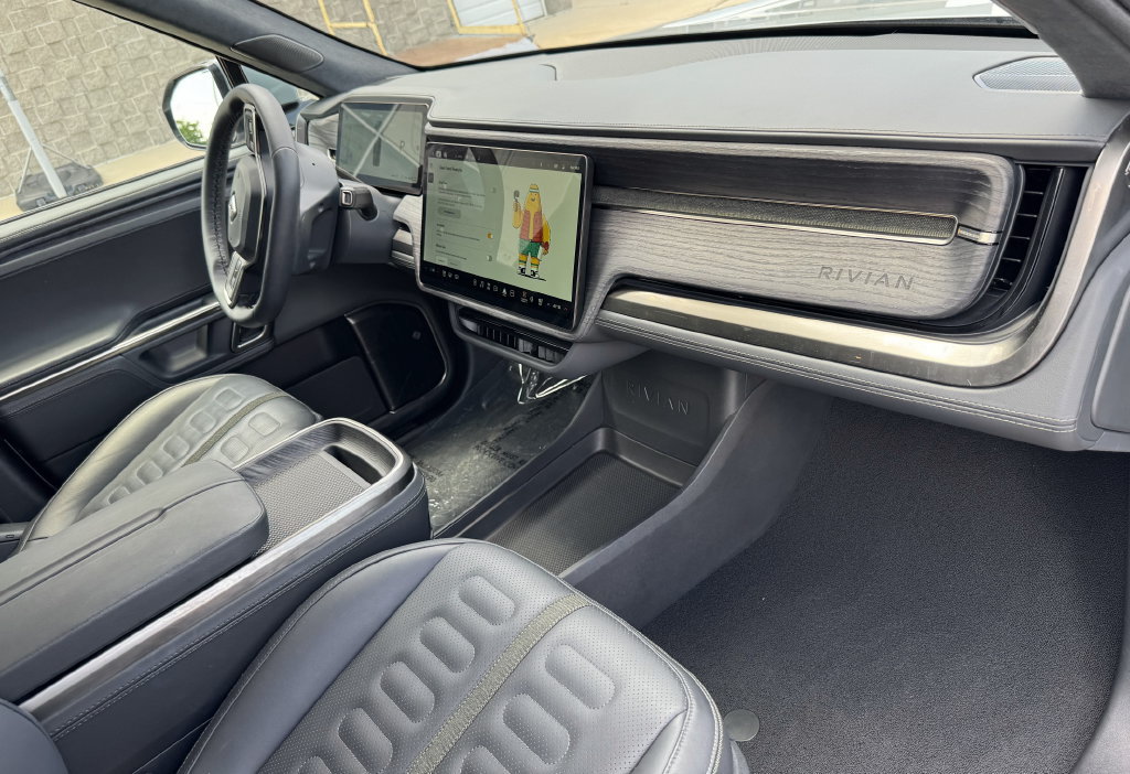 Used 2024 Rivian R1S Adventure Quad AWD/4WD image 32