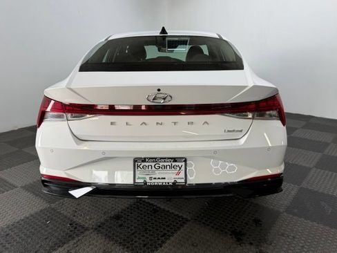 Certified 2023 Hyundai Elantra Limited FWD image 11