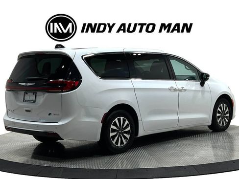 Used 2024 Chrysler Pacifica Limited FWD image 4