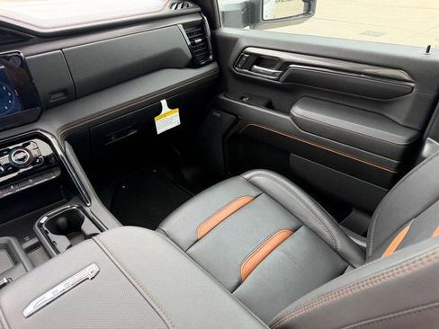 Used 2024 GMC Sierra 2500 AT4 w/ AT4 Premium Plus Package image 15