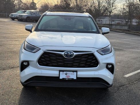 Used 2022 Toyota Highlander XLE image 11