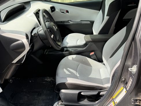 Used 2016 Toyota Prius Two FWD image 18