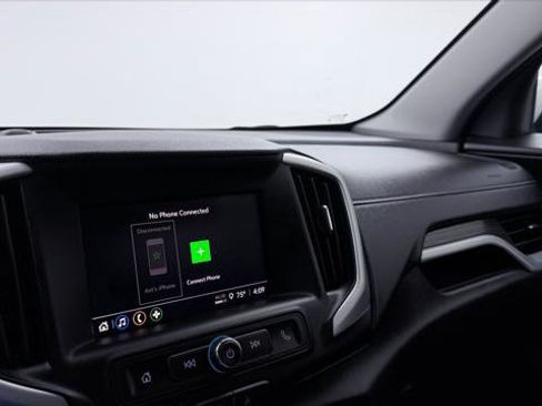 Used 2024 GMC Terrain SLE FWD image 29
