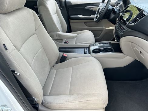 Used 2021 Honda Pilot EX image 9