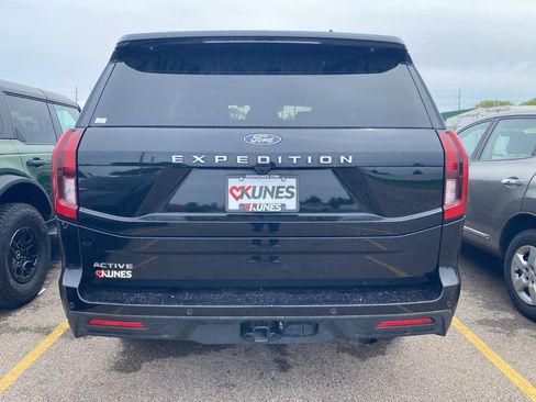 Used 2025 Ford Expedition Active AWD/4WD image 8