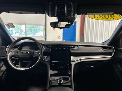 Used 2023 Jeep Grand Cherokee Altitude AWD/4WD image 16