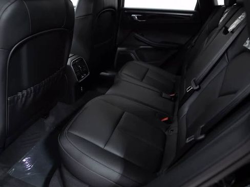 Certified 2026 Porsche Macan AWD/4WD image 34