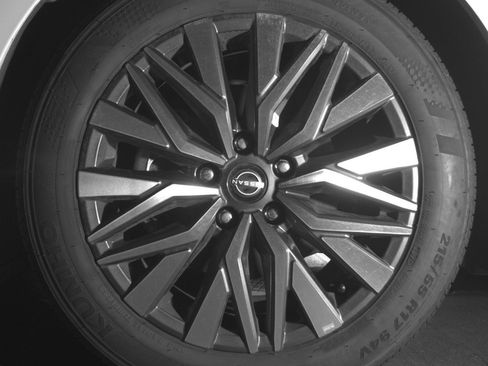 Used 2025 Nissan Altima 2.5 SV image 12