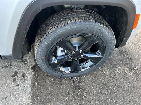 New 2026 Jeep Grand Cherokee Limited w/ Limited Altitude Package AWD/4WD image 33