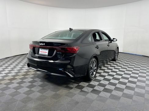 Used 2023 Kia Forte LXS w/ LXS Technology Package FWD image 5