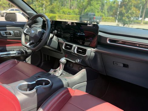 Used 2025 Ford Mustang GT Premium RWD image 17