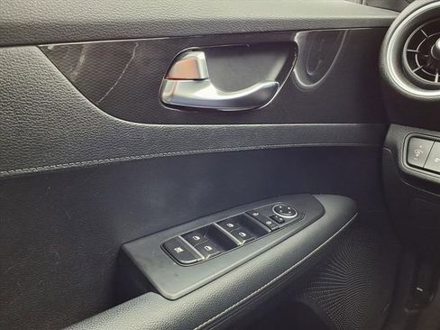 Used 2024 Kia Forte GT-Line w/ GT-Line Premium Package image 17