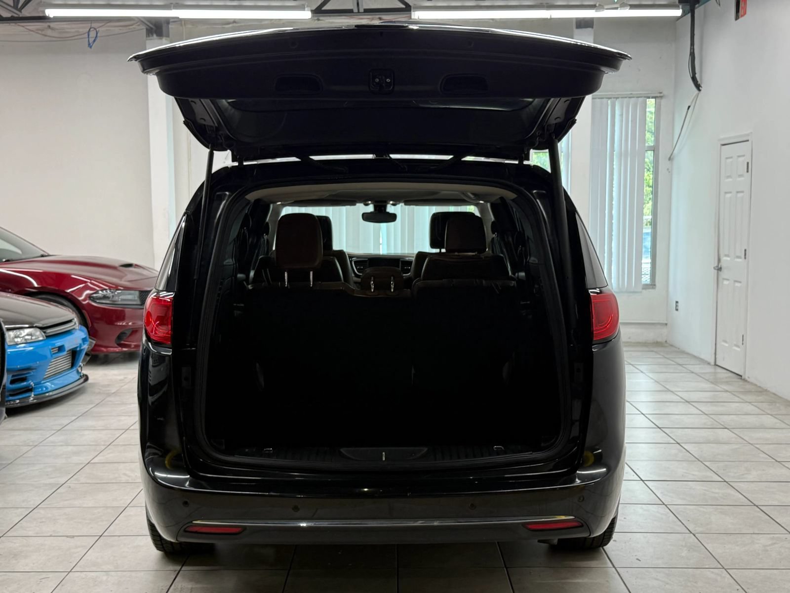 Used 2017 Chrysler Pacifica Limited FWD image 19