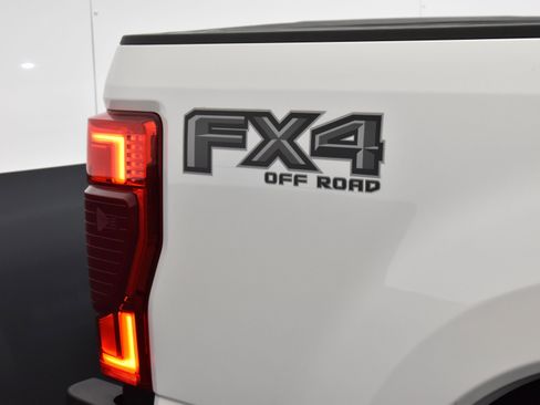 Used 2022 Ford F250 Lariat w/ Black Appearance Package image 45